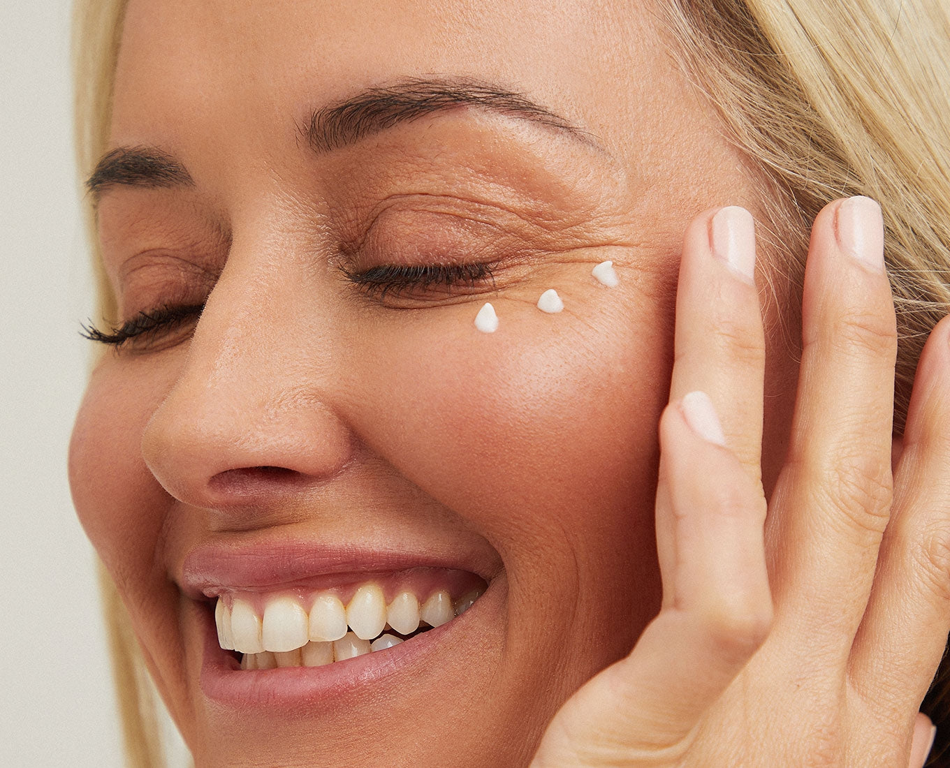 Woman applying G & M Quinoa Lift & Hydrate Eye Cream on face